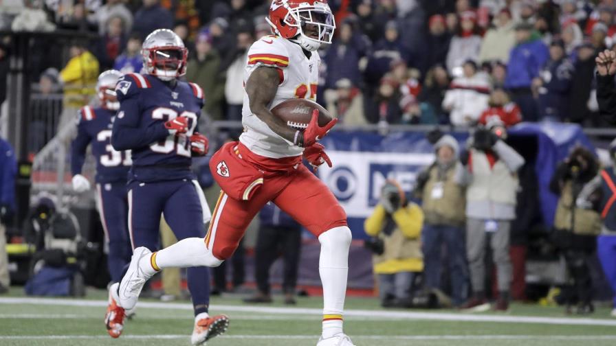 Chiefs sobrevive a sus errores y vence 23-16 a Patriots