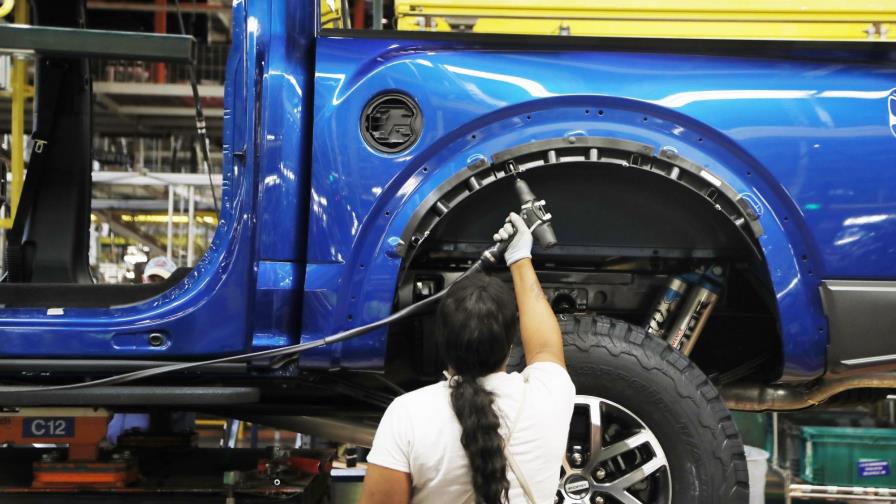 Ford reducirá producción de F-150 por escasez de chips