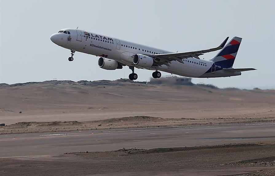 Aerolinea Latam reduce rutas a Santiago, Sao Paulo y tres ciudades de Estados Unidos