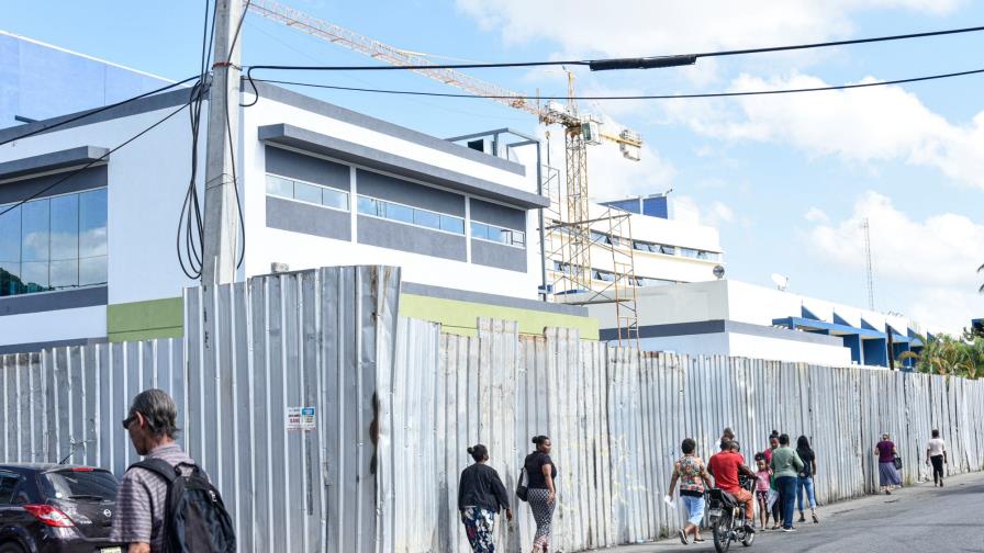 Retraso en construcción de hospitales dificulta salas de aislamientos para coronavirus Retraso en construcción de hospitales dificulta salas de aislamientos para coronavirus