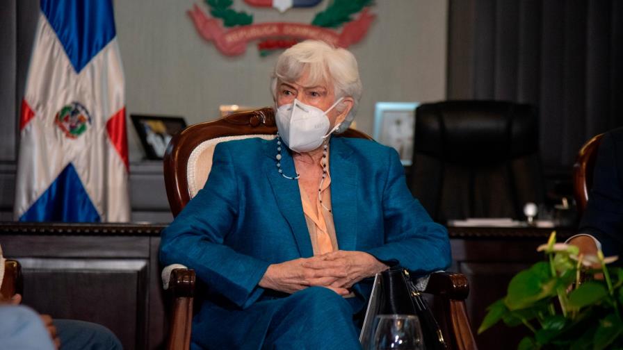 Milagros Ortiz Bosch explica por qué Franklin García Fermín cobra dos salarios