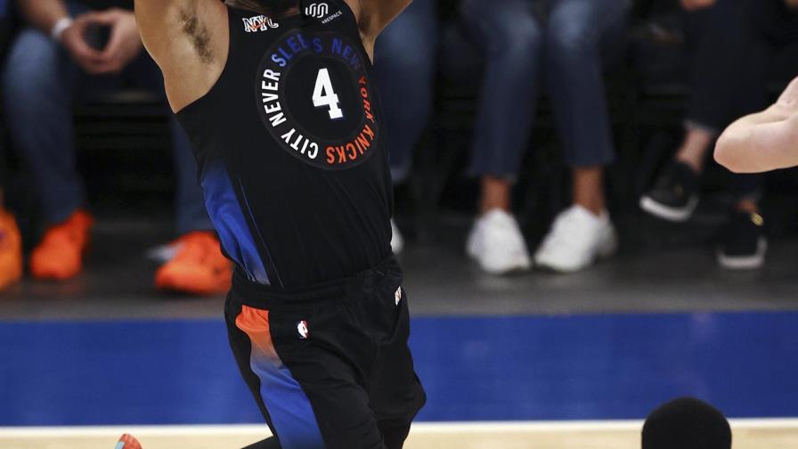 Knicks ganan y empatan serie con Hawks