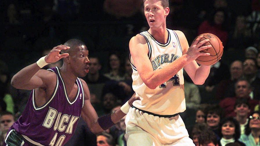 Shawn Bradley queda paralizado por accidente en bicicleta
