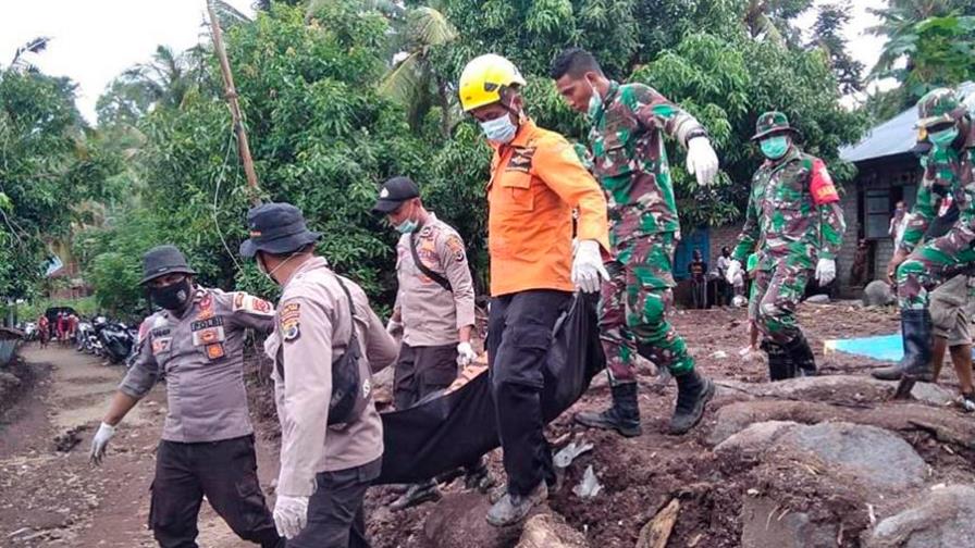Indonesia busca a supervivientes de las riadas que se han cobrado 138 vidas