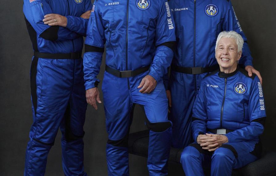 Bezos llega al espacio a bordo del Blue Origin
