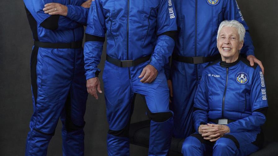 Bezos llega al espacio a bordo del Blue Origin