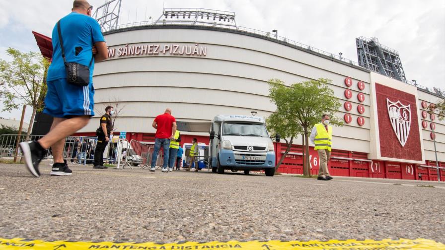 Europa supera los cinco millones de casos de COVID-19 y endurece restricciones