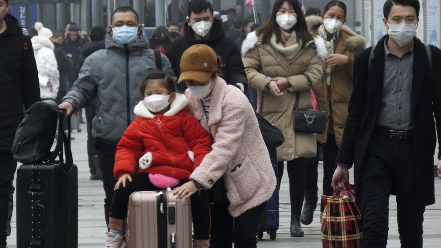 Más aeropuertos examinan a pasajeros provenientes de China