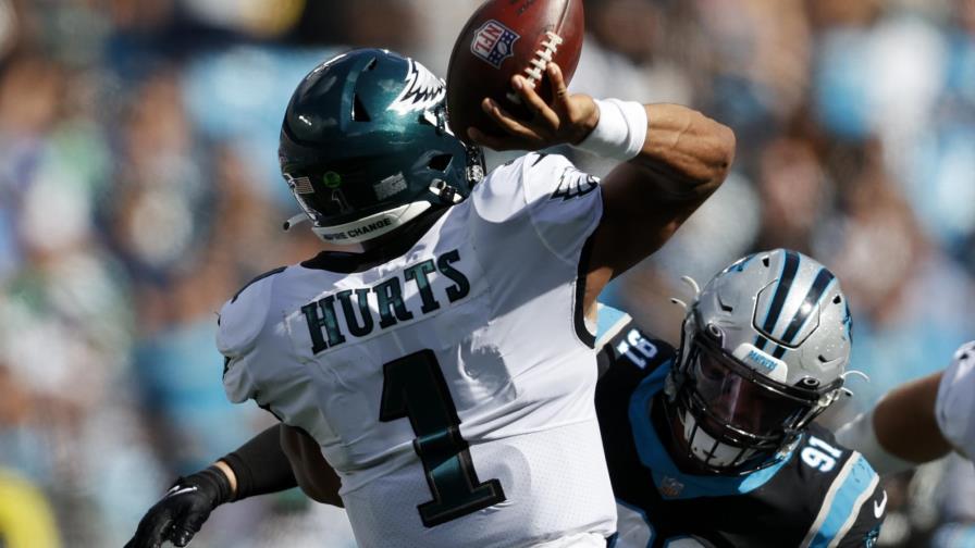 Eagles remontan ante Panthers con gran labor de Hurts