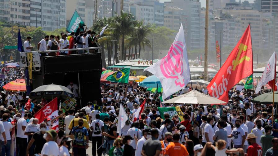 Protestas piden la destitución de Bolsonaro tras su amenaza a instituciones