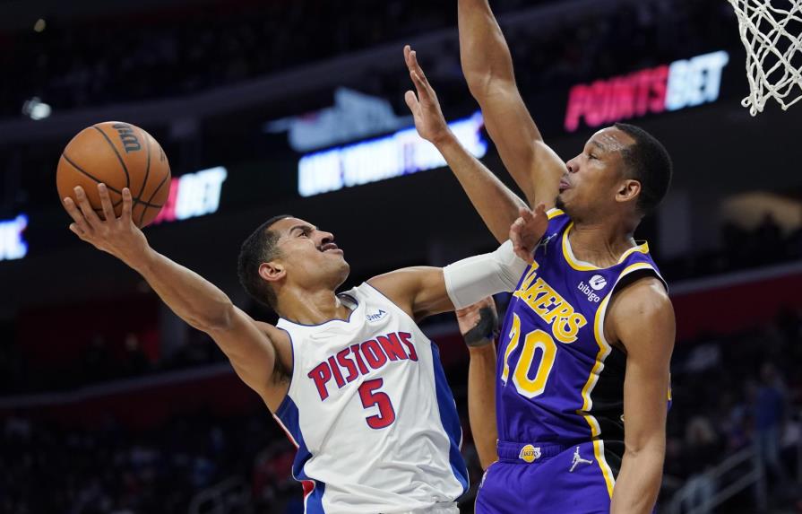 En duelo accidentado, Lakers remontan ante Pistons