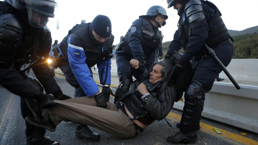 Policía francesa arresta a 18 catalanes en frontera española