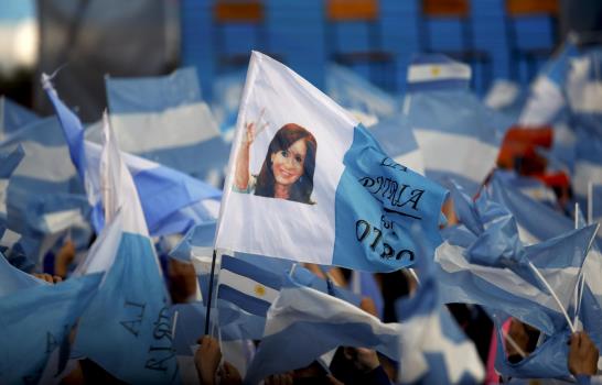 Macri pide “no tropezar con la misma piedra en Argentina