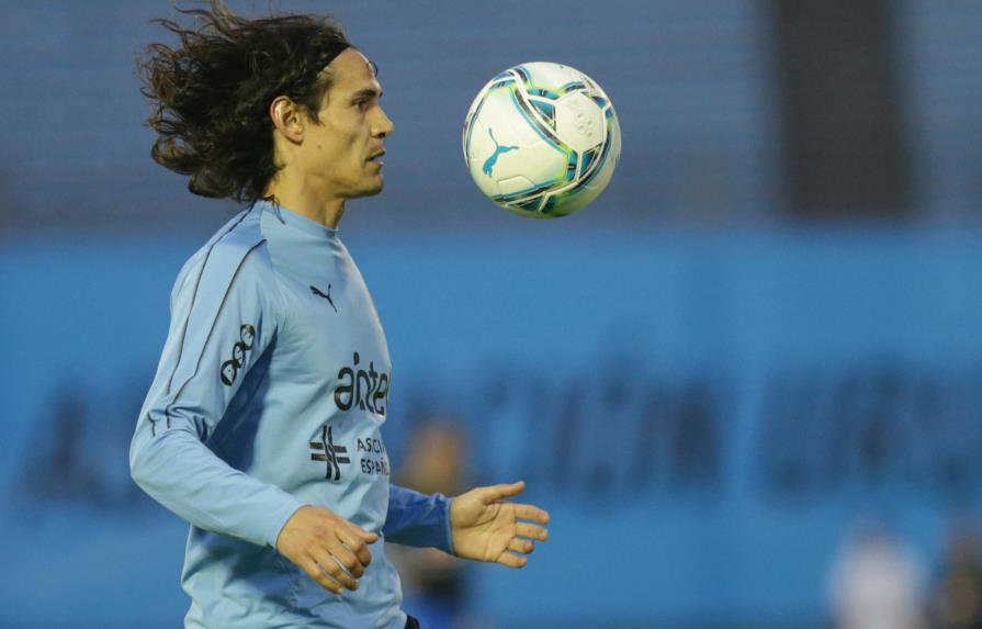 Futbolistas uruguayos reclaman levantar sanción a Cavani