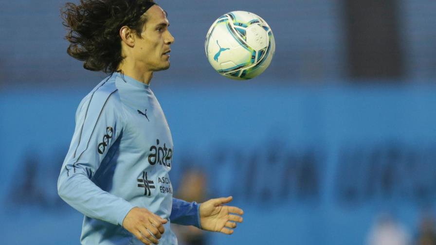 Futbolistas uruguayos reclaman levantar sanción a Cavani