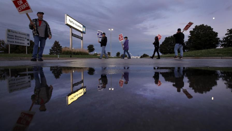 EEUU: Sindicato aumenta subsidio a huelguistas de GM