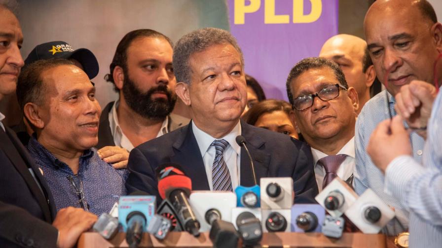 El libro recomendado por Leonel Fernández en su martes de lectura o un ataque al Gobierno