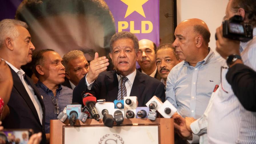 Leonel Fernández no definió si se queda o se va del PLD