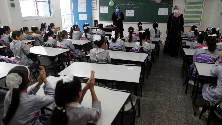 Estudiantes regresan a la escuela en Gaza, sin cubrebocas Estudiantes regresan a la escuela en Gaza, sin cubrebocas