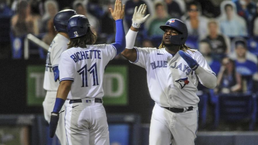 Bichette impulsa 5, Azulejos aplastan a Angelinos 15-1