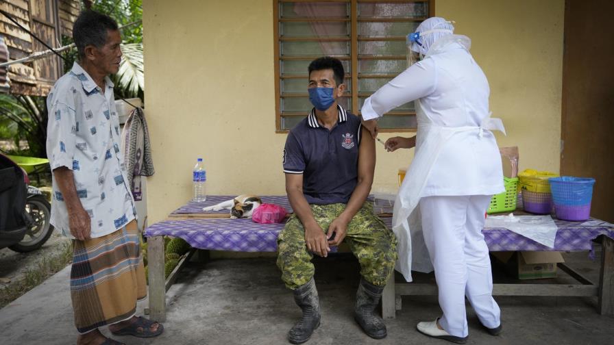 Se aceleran infecciones diarias por coronavirus en Malasia
