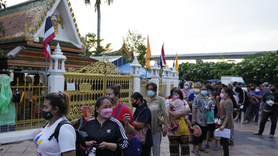 Asia: Llegan más vacunas COVID en medio de ola de contagios