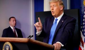 Trump quiere un rescate mayor a lo ofrecido por demócratas y republicanos