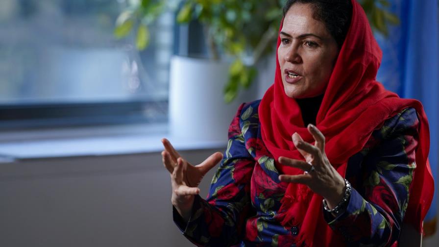 Peleó por derechos de la mujer afgana, se tuvo que exiliar