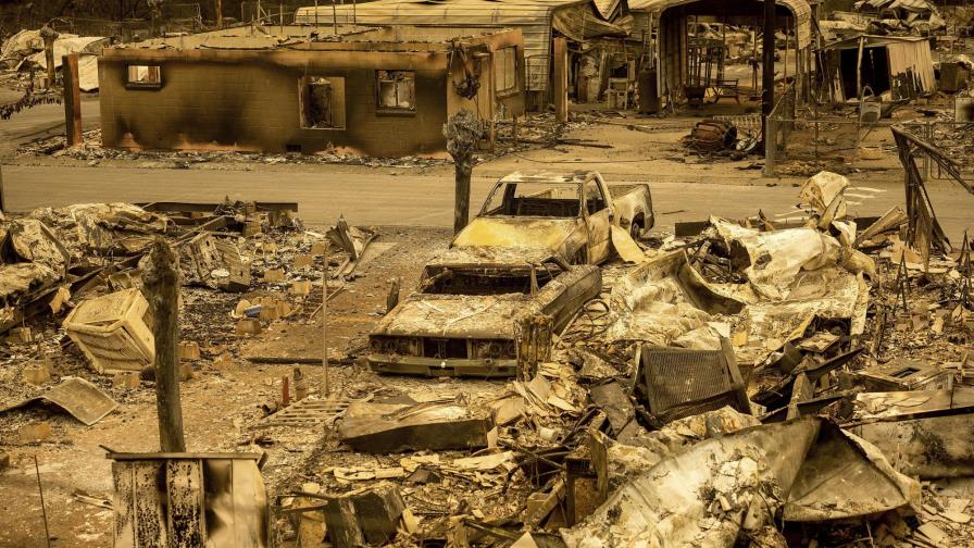 California: 6 muertos, miles de casas en peligro por fuegos
