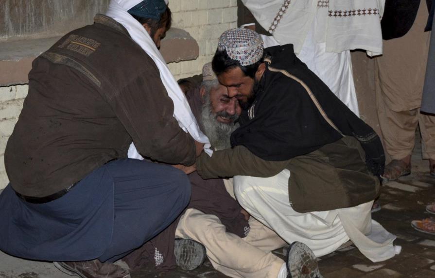 Explosión en mezquita en Pakistán deja al menos 14 muertos