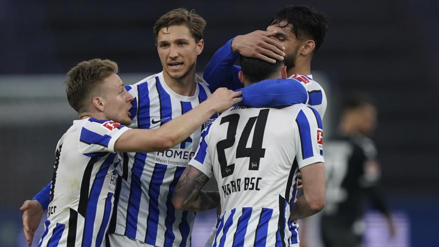 Hertha Berlín derrota 3-0 a Freiburgo, sale del descenso