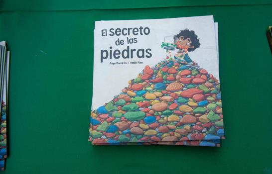 Anya Damirón presenta su libro “El secreto de las piedras” Anya Damirón presenta su libro “El secreto de las piedras”