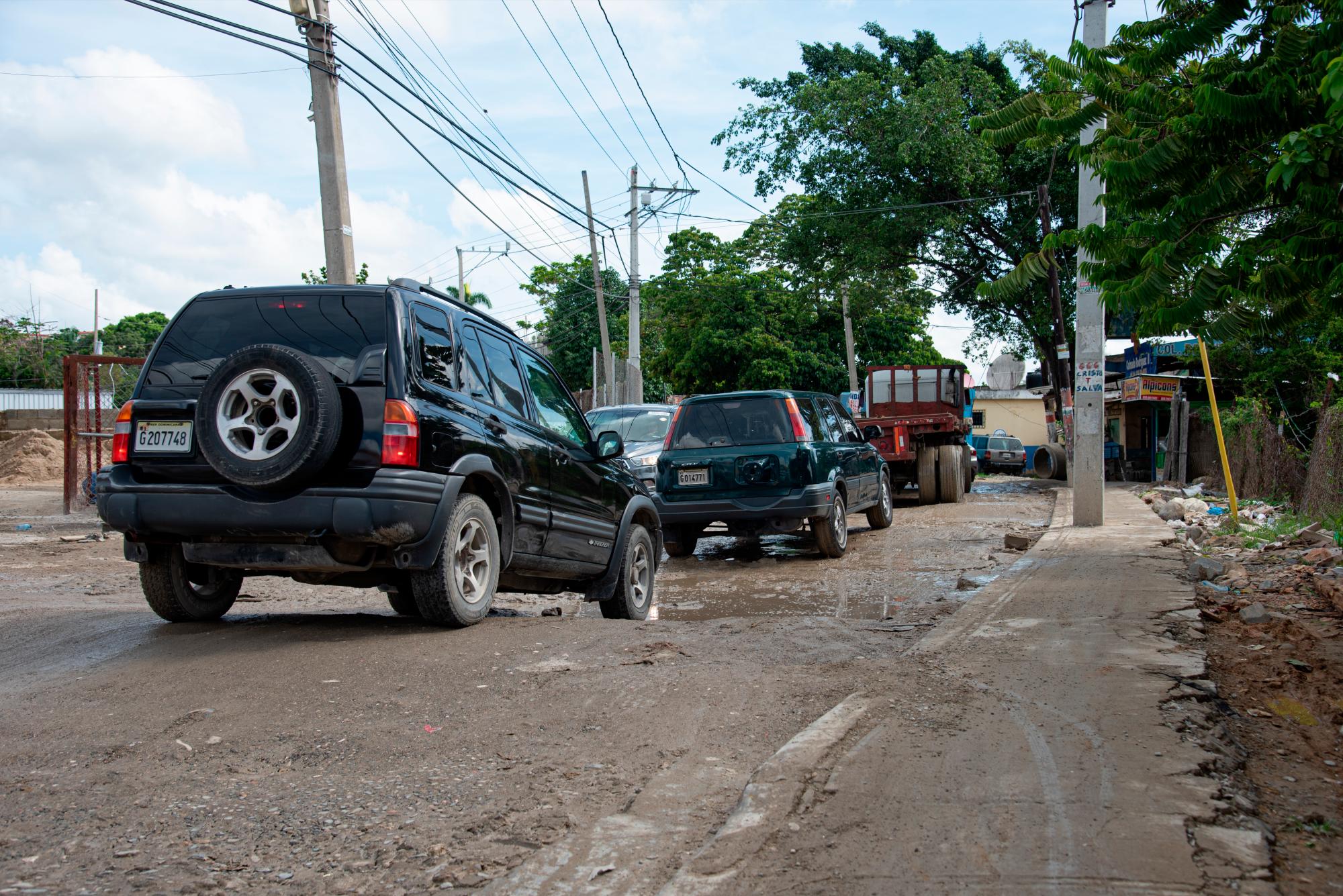 Los hoyos hace que los vehículos transiten a velocidad mínima.