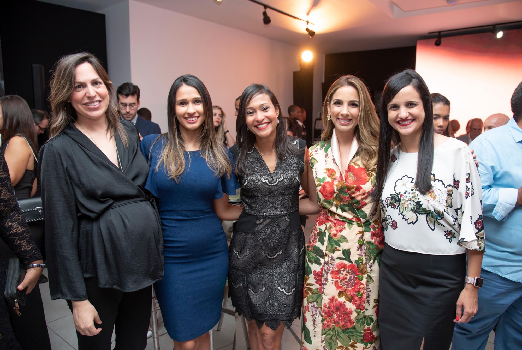 Jocelle Heineken, Nashelyne Gil, Christina De los Santos, Carolina Veras y Carla Noyola.