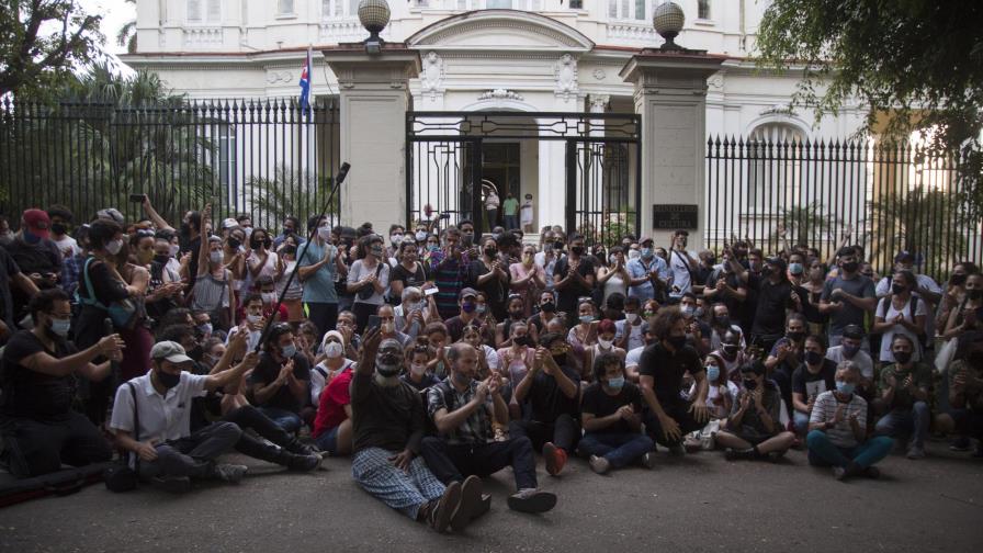 Gobierno cubano rompe el diálogo con un grupo de artistas