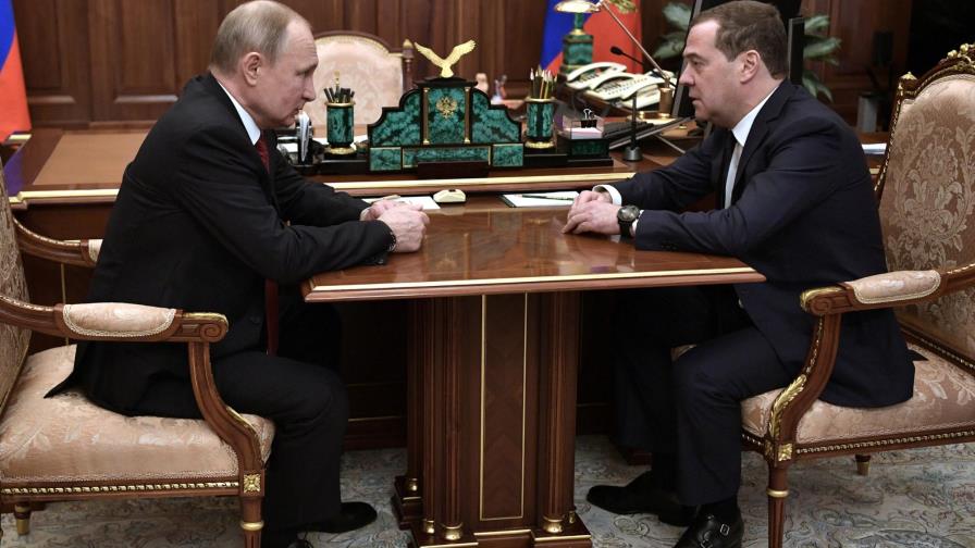 Renuncia el primer ministro de Rusia
