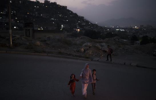 AP Fotos: La vida cambia con el Talibán, pero poco a poco