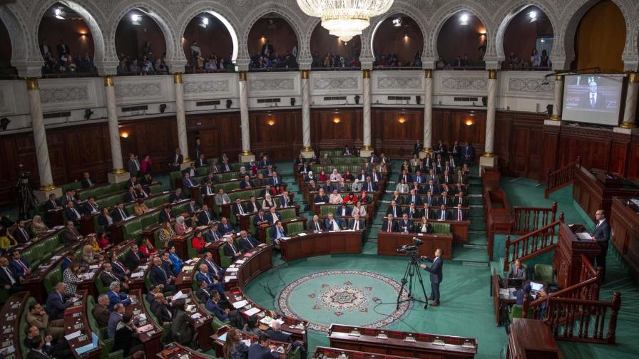 Túnez nombra un nuevo gobierno tras meses de bloqueo Túnez nombra un nuevo gobierno tras meses de bloqueo