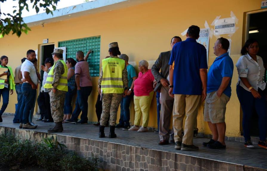 Pleno de la JCE se reúne ante denuncias de retrasos en el inicio de las votaciones