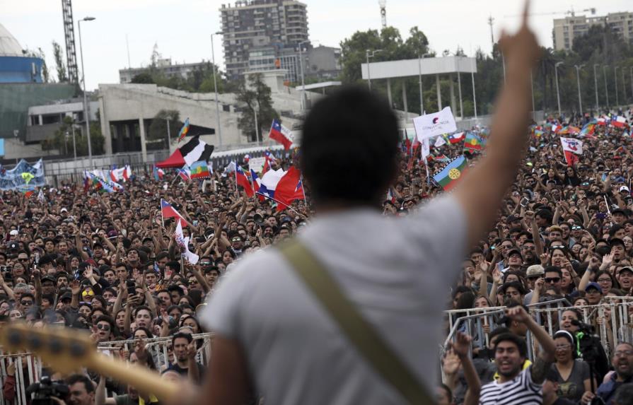 Manifestantes en Chile amplían sus demandas