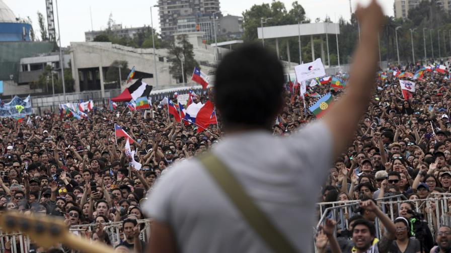 Manifestantes en Chile amplían sus demandas Manifestantes en Chile amplían sus demandas