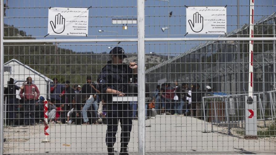 Grecia aplicará leyes especiales para centros de migrantes