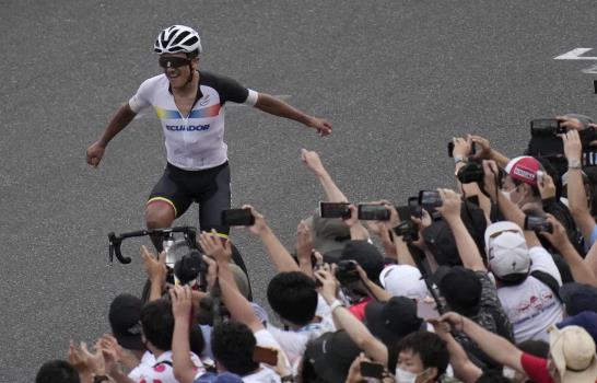 Carapaz le da Ecuador su primer oro en el ciclismo olímpico