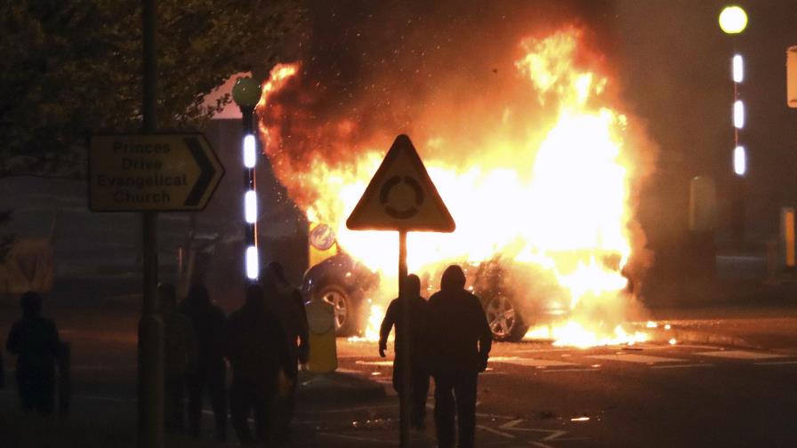 Irlanda del Norte llama a la calma tras noche de disturbios