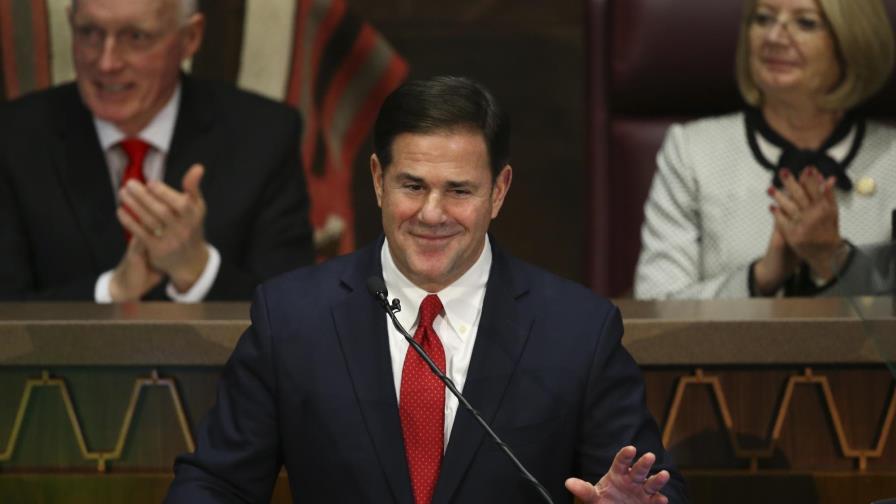 Arizona: Gobernador retira propuesta de ciudades santuario