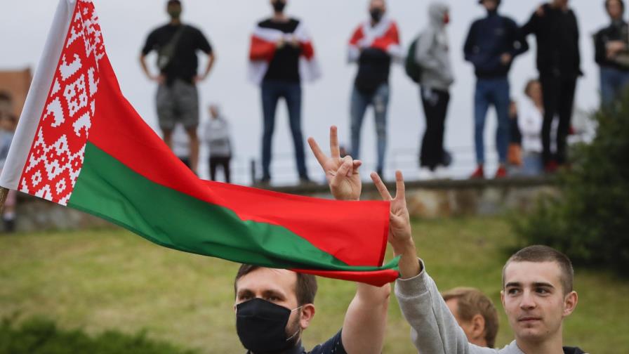 Bielorrusia: cientos forman filas de solidaridad en protesta Bielorrusia: cientos forman filas de solidaridad en protesta