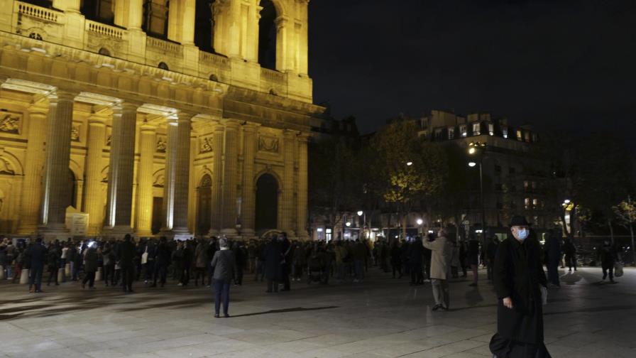Católicos en Francia exigen que se permitan misas