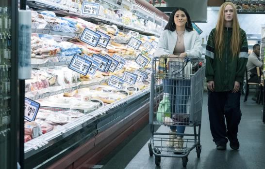 Miranda July inventa familia estafadora en Kajillionaire