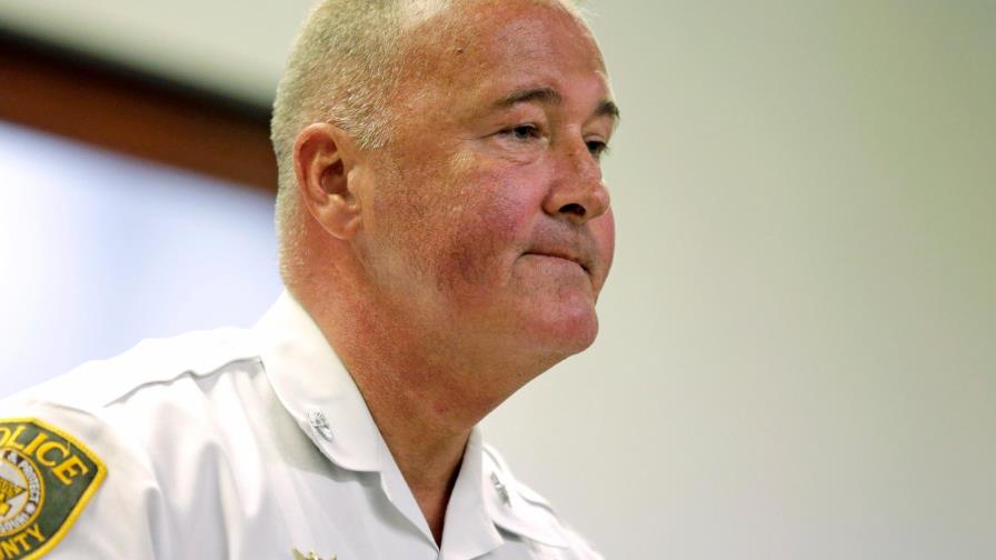 Ascienden a policía que le pidieron moderar homosexualidad Ascienden a policía que le pidieron moderar homosexualidad