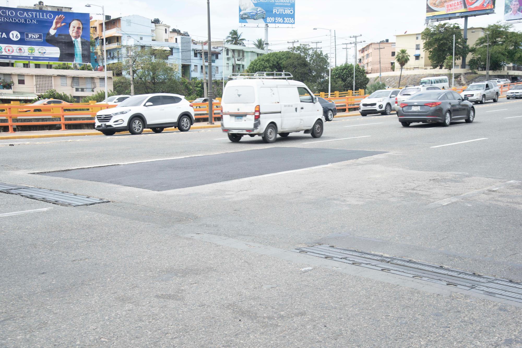 El ministerio ha hecho algunos bacheos en el puente y el elevado de la 27 de Febrero.